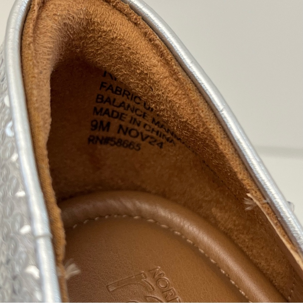 NORDSTROM Paige Pointed Toe Sequin Pump In Silver NEW - Picture 11 of 13